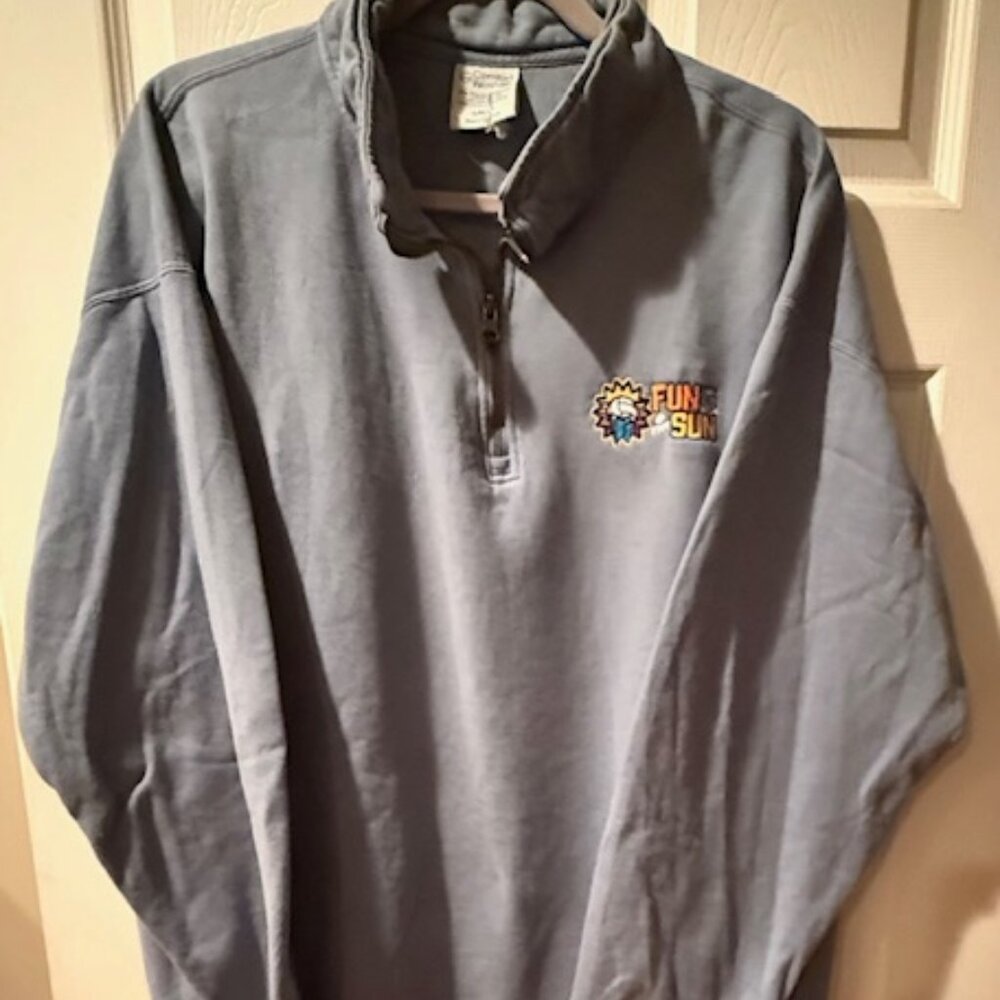 Mohegun Sun, Volleyball blue Fun in the Sun quarter zip sweatshirt L
